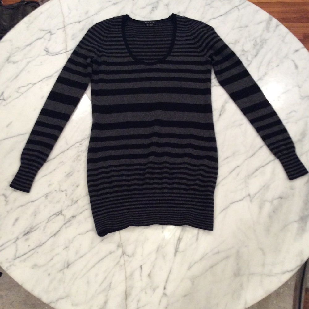 Theory cashmere sweater small